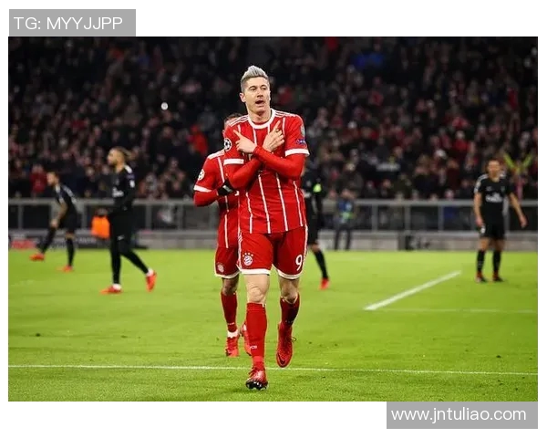 莱万重返德甲与旧主交锋拜仁球迷怒斥其忘恩负义行为